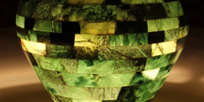 Ausflug mit Kindern - Tschanigraben - Mosaikvase aus Edelserpentin:
bei der Weltausstellung 1958 mit einer Gold-Medaille ausgezeichnet - Felsenmuseum Bernstein