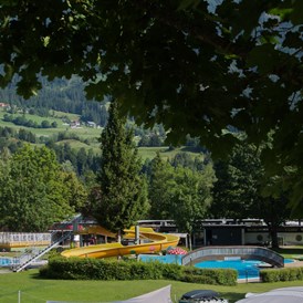 Ausflugsziel: Blick auf das Erlebnisbad - Waldbad Dellach im Drautal