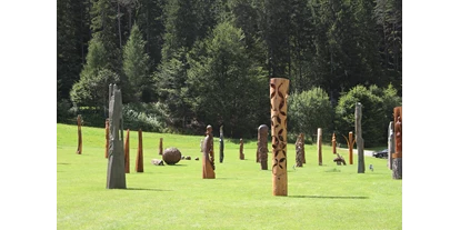 Voyage avec des enfants - Reauz - Österreichs größter Holzskulpturenpark - Die einmalige Szenerie von 90 Skulpturen aus heimischem Lärchenholz, von Bildhauern aus ganz Europa in internationalen Symposien geschaffen, ist ein Stück Naturland-schaft voller Kunst! - Schloss Albeck – Café-Restaurant - Kulturzentrum